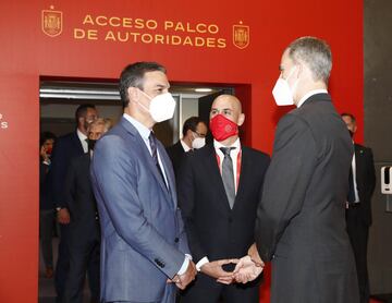 Pedro S¨¢nchez, presidente del Gobierno de Espa?a con S.M el rey Felipe VI.