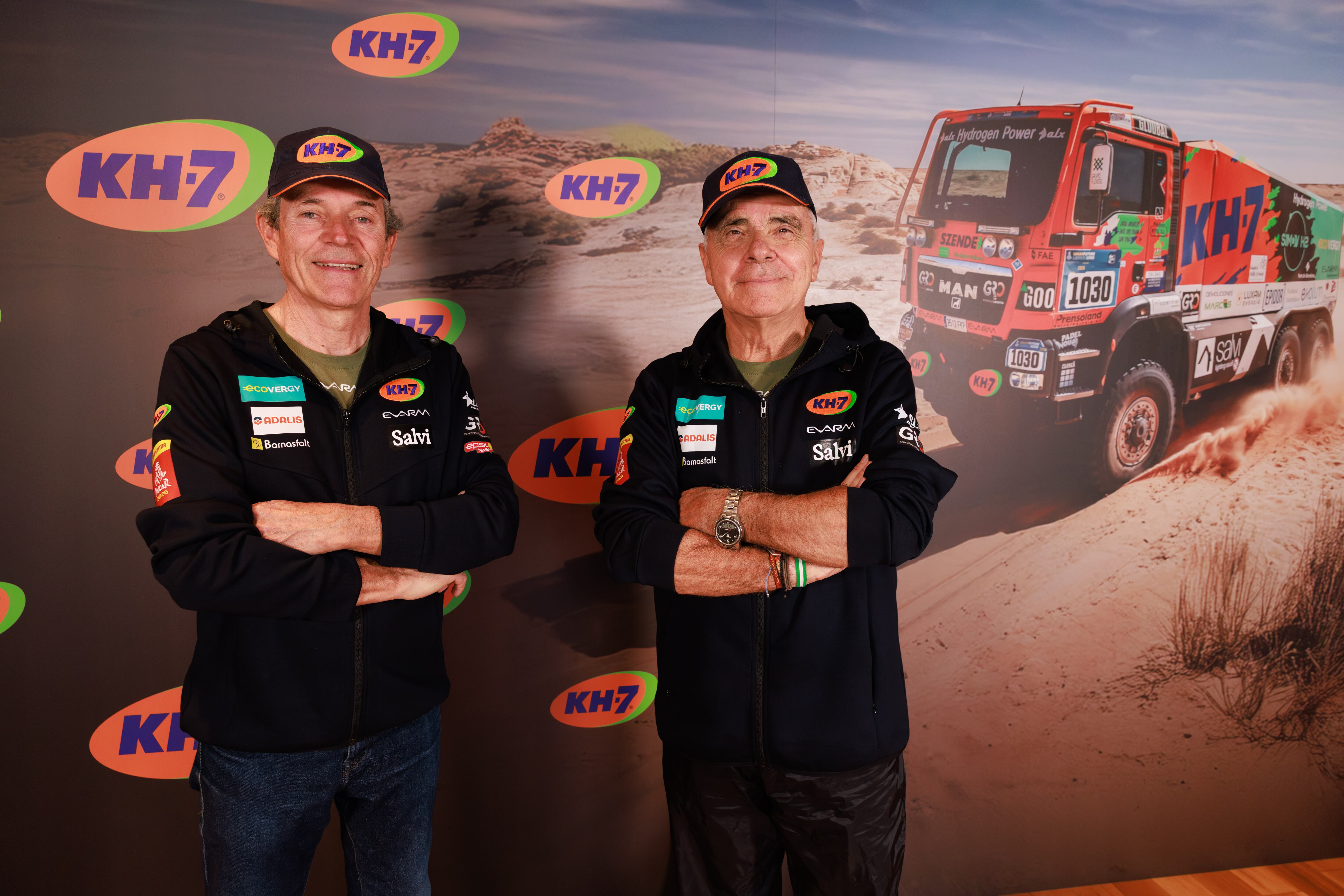 Jordi Juvanteny y José Luis Criado, durante su presentación del Dakar con KH7.