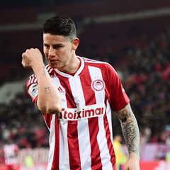 James anota doblete y Olympiacos vuelve al triunfo