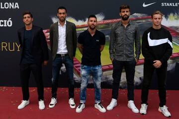 Sergi Roberto, Sergio Busquets, Leo Messi, Gerard Piqué and Frenkie De Jong.