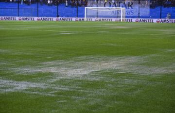 El partido de ida de la final de la Copa Libertadores entre Boca Juniors y River Plate ha tenido que ser suspendido debido a las fuertes lluvias.