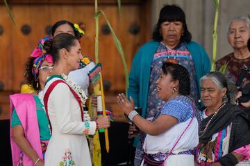 “El 2 de junio de este año el pueblo de México de forma democrática y pacífica dijo fuerte y claro es tiempo de transformación y es tiempo de mujeres”.