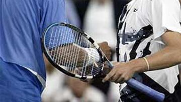 <b>BOMBARDERO SUECO</b>. Roddick experimentó lo que supone enfrentarse a un jugador que sirve y golpea muy duro y no da ritmo de juego. Johansson, que llegó a servir a 230 km/h hizo 30 aces al norteamericano