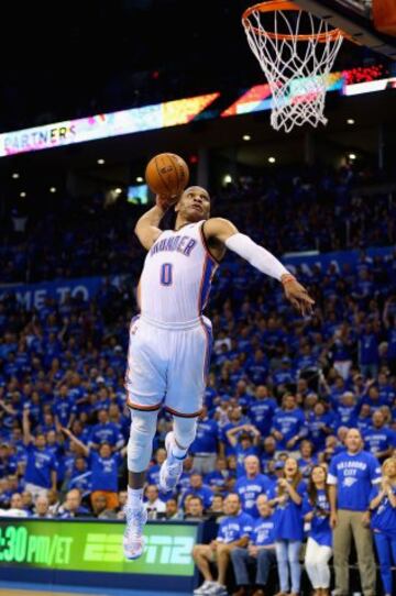 Westbrook vuela hacia el aro. Su partido, de menos a más.