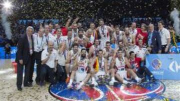 Espa&ntilde;a celebra la medalla de oro tras ganar en la final a Lituania.