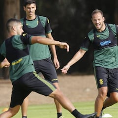 Javi Castellano, tres semanas de baja