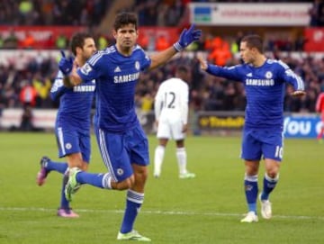 Swansea City - Chelsea
Una primera parte sublime, en la que anotó cuatro goles -dos de Oscar y dos de Diego Costa-, le sirvió a un excelso Chelsea para golear sin piedad a un excesivamente blando Swansea (0-5) en el Liberty Stadium.