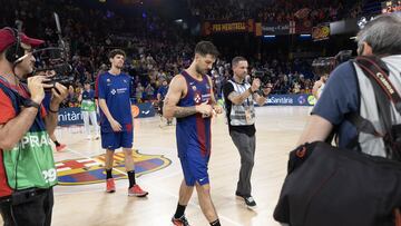 Nicolás Laprovittola, base del Barcelona, sale cabizbajo tras caer con el Madrid en las semifinales de la Liga Endesa.