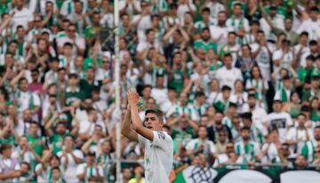 El Sardinero se puso en pie para despedir a Íñigo Sainz-Maza, que volvió a hacer un gran partido. Casi tan bueno como este fotón, AS también tiene mucha suerte con su fotógrafo.