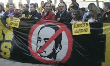Manifestación de los seguidores del Zaragoza antes del partido.