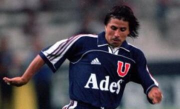 Ricardo Rojas jugó por Universidad de Chile entre los años 1997 y 2000; en Universidad Católica en el 2004; y por Colo Colo en el 2008. 