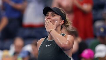 Paula Badosa celebra su victoria contra Yafan Wang en el US Open.