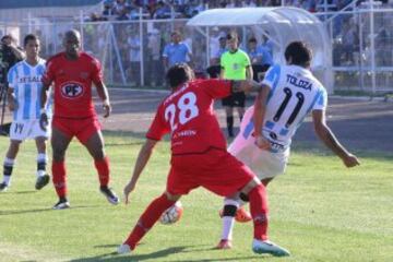 El argentino de Ñublense ha sabido sacar provecho de su estatura. Tiene dos goles en la Primera B defendiendo a 'Los Diablos Rojos'.