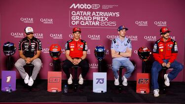 Martín, Marc y Álex Márquez, y Bagnaia, en la rueda de prensa del GP de Qatar de MotoGP.