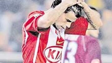 <b>SE LAMENTA. </b>Kezman sabe que se perderá un partido importante.