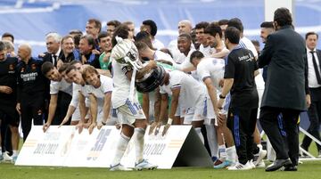 Marcelo lleva la Copa de LaLiga. 