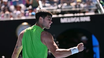 Carlos Alcaraz reacciona tras ganar a Yannick Hanfmann en el Open de Australia.