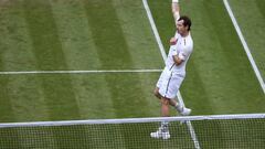 Britain&#039;s Andy Murray celebrates beating Australia&#039;s Nick Kyrgios in their men&#039;s singles fourth round match on the eighth day of the 2016 Wimbledon Championships