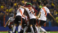 Rafael Santos Borre of River Plate celebrates with teammates qualifying to the final after the Semifinal second leg match between Boca Juniors and River Plate as part of Copa CONMEBOL Libertadores 2019 at Estadio Alberto J. Armando