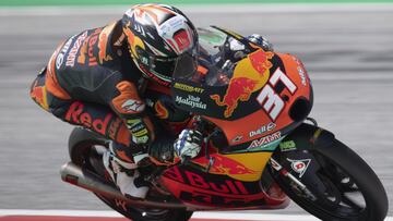 Pedro Acosta al mando de la KTM en Austria.