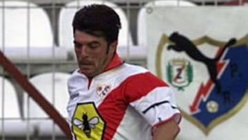 <B>ESPERADO REGRESO</b>. Luis Cembranos ha regresado tras 15 meses apartado de los terrenos de juego por una lesi¨®n en el ligamento cruzado de la rodilla derecha.