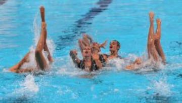 Momento de la actuación del equipo español durante la ronda preliminar de rutina libre combinada.