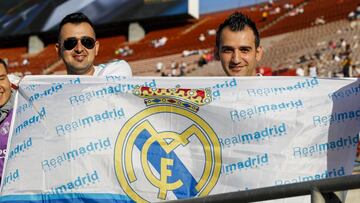 Aficionados del Real Madrid antes del comienzo del encuentro.