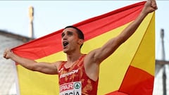 El atleta español Mariano Garcia celebra su medalla de oro en la prueba de 800 metros en los Europeos de Atletismo al aire libre de Múnich 2022.