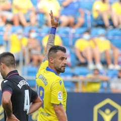 Álvaro Negredo renovará hasta 2023 si juega 28 partidos