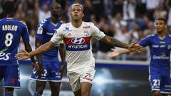 Lyon&#039;s Dominican Republic forward Mariano Diaz (C) reacts after scoring during the Ligue1 football match Olympique Lyonnais against Racing Club de Strasbourg Alsace, on August 5, 2017 at the Groupama stadium in DxE9cines-Charpieu near Lyon, southeastern  France.    / AFP PHOTO / PHILIPPE DESMAZES