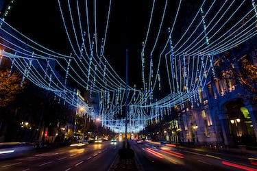 Durante todas las fiestas de Navidad (del 22 de noviembre al 6 de enero, día de Reyes, en la Navidad 2025-2026), luces de todos los colores inundan la ciudad. Calles, plazas y edificios están iluminados con millones de lámparas que cumplen con los más estrictos requisitos de respeto al medio ambiente.
