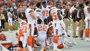 Jugadores de los Browns protestan por los derechos de los afroamericanos