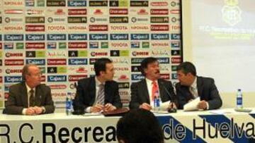 <b>BENEFICIOS.</b> La junta general de accionistas del Recreativo de Huelva ha aprobado por unanimidad la liquidación del presupuesto correspondiente a la temporada 2007-08 con un beneficio de 1.366.216 euros.