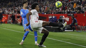 Koundé, con Joao Félix el sábado.