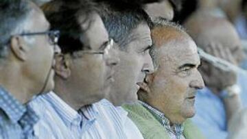 <b>IÑAKI SÁEZ SALIÓ MUY SATISFECHO</b>. Iñaki Sáez, seleccionador español Sub-21, estuvo presente en el palco del campo 1 de la Ciudad Deportiva. Sáez fue agasajado por los directivos españolistas, así como por su buen amigo Jaume Sabaté. Estuvo toda la mañana en can perico viendo las evoluciones de muchos de los jugadores que le interesan en sus planes de futuro.