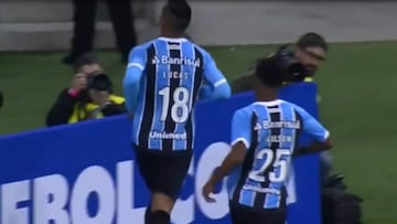 Lucas Barrios, figura: marcó un triplete en Copa Libertadores