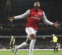 Henry marca y rescata al Arsenal en su regreso