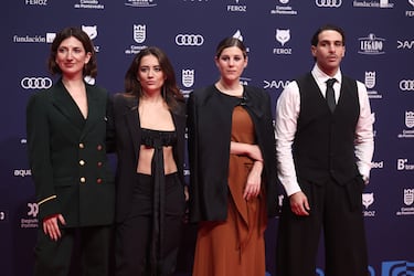 El equipo de 'Furia' posa en la alfombra roja de los Premios Feroz 2026, en el Pazo da Cultura, en Pontevedra, Galicia. 
