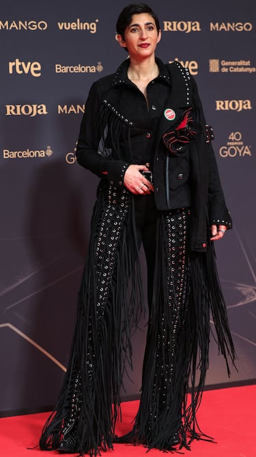 Alba Flores posa en la alfombra roja de la 40º edición de los Premios Goya.