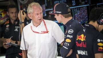 Helmut Marjo conversa con Max Verstappen.
