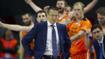 Pedro Mart&iacute;nez, entrenador del Valencia.