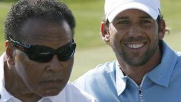 <b>PASEANDO A MÍSTER ALÍ. </b>Sergio García, junto a una leyenda viva.