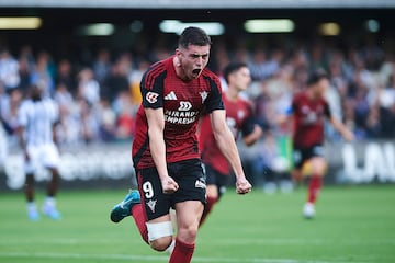 “El mejor momento, este año por cuestión de protagonismo. Ha venido acompañado de goles y asistencias”. Así hablaba Panichelli de su curso con el Mirandés. 20 goles como 20 soles del argentino, que han catapultado a los rojillos al playoff de ascenso.