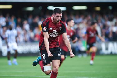 “El mejor momento, este año por cuestión de protagonismo. Ha venido acompañado de goles y asistencias”. Así hablaba Panichelli de su curso con el Mirandés. 20 goles como 20 soles del argentino, que han catapultado a los rojillos al playoff de ascenso.