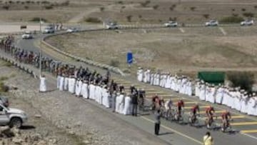 EN OMÁN. Un instante de la segunda etapa que ganó Greipel.