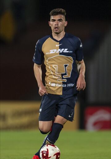 Al tener unos monstruos de la talla de Basanta y Montes en Rayados de Monterrey, eran pocas las posibilidades de jugar. Ahora, en Pumas ha encontrado el sitio ideal y poco a poco le gana la partida a Nicolás Freiré