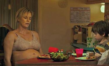 Charlize Theron y los problemas de la edad: No me puedo sentar en el ba?o