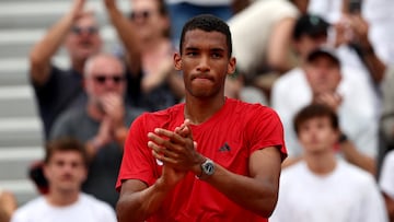 The Russian, one of the big favorites to win a medal at Paris 2024 bows out ahead of the quarter-finals, while Aliassime records a first for Canada.