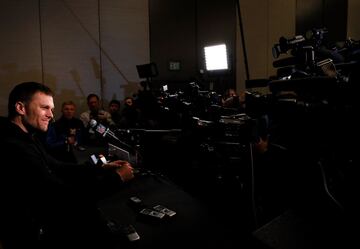 Tom Brady de los New England Patriots durante la Opening Night de la Super Bowl en el State Farm Arena.  