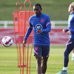 City y Chelsea persiguen al lateral del momento